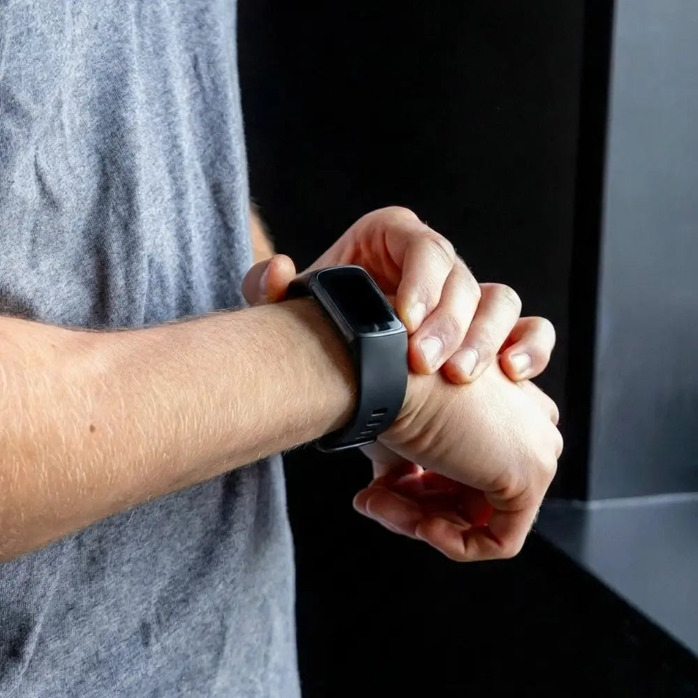 Fitbit Charge 5 svart silikonrem for komfort hele dagen | Ventumra