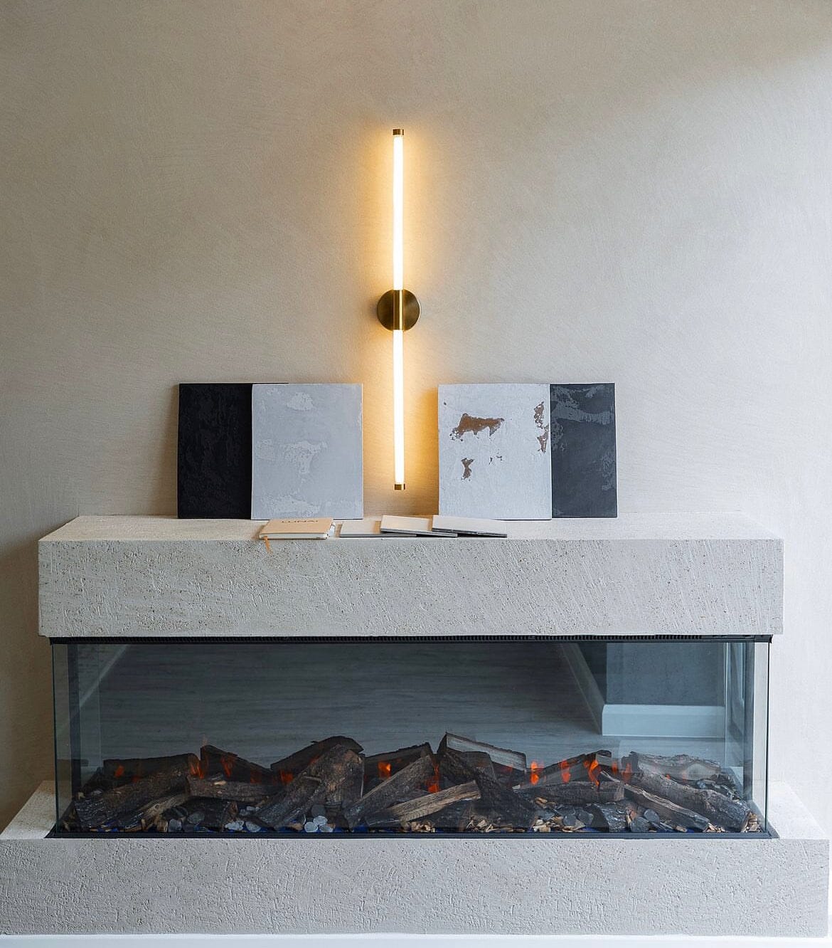 Aurora Crown Gold Wall Lamp with Acrylic Shade Finish