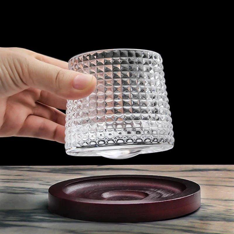 Whirluxe roterbare whiskyglass — bred, rund spinnbase