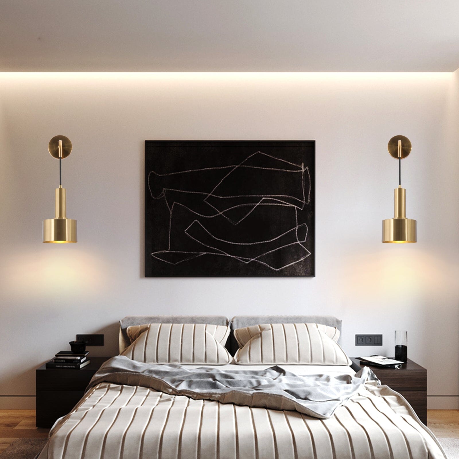 Solara Gold Adjustable Wall Lamp for Modern Living Spaces