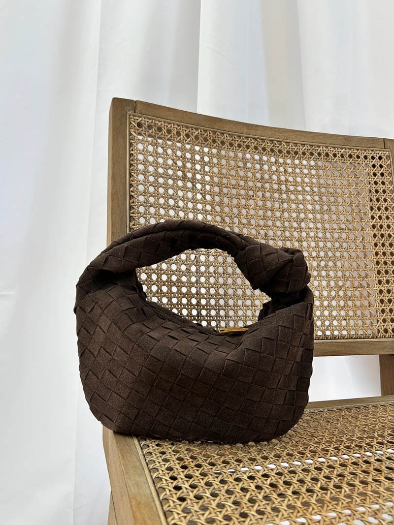 Pletená taška přes rameno z veganské semišové imitace - kompaktní crossbody
