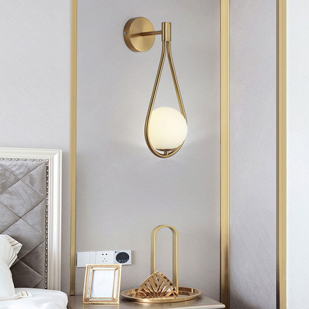 SolaraDrop Nordic Golden Lamp with Modern Droplet Design