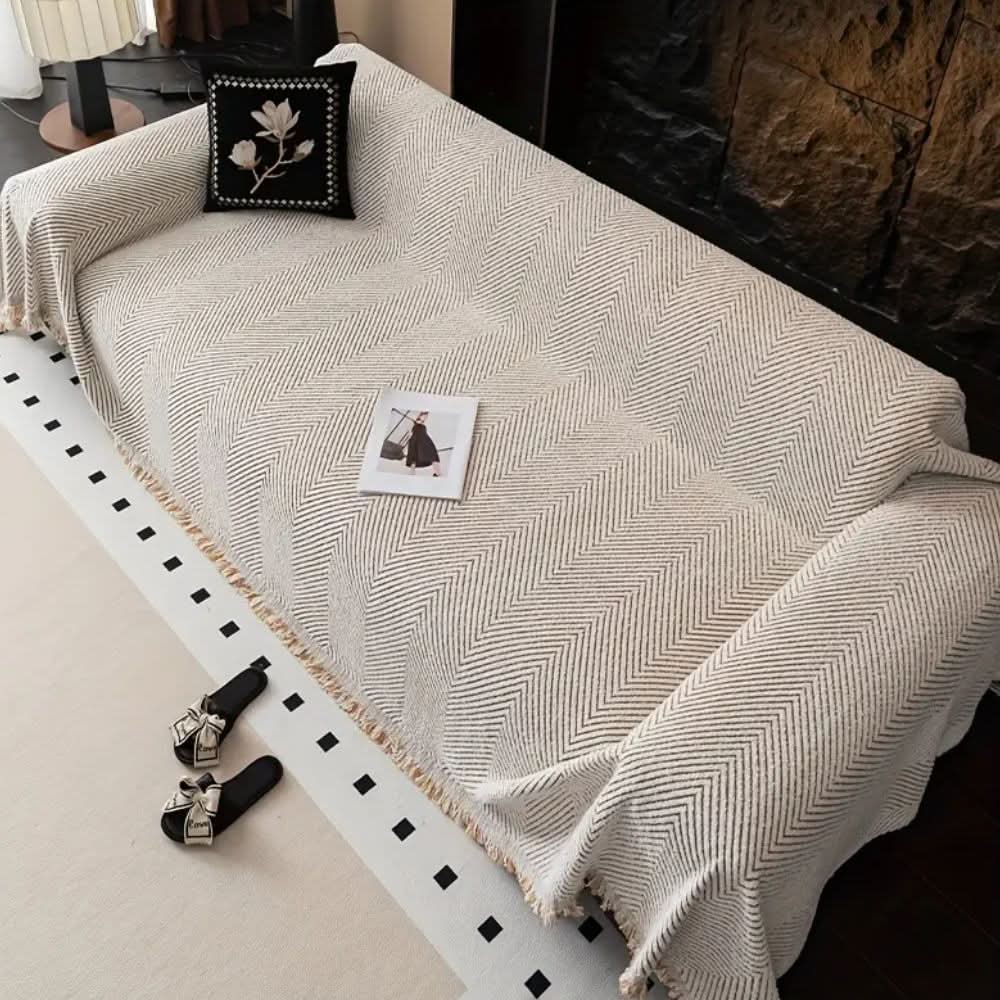CozyShield halszálkamintás kanapéhuzat — fröccsenésálló, csúszásgátló