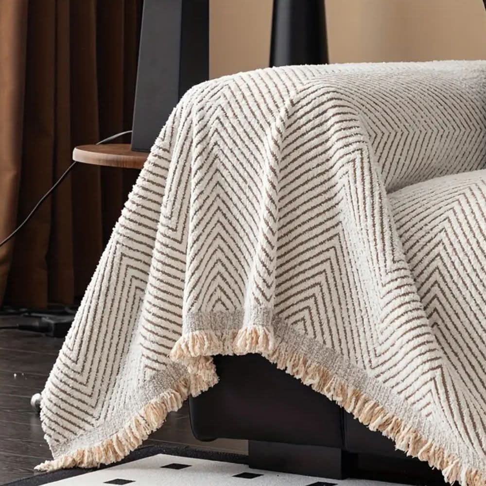 CozyShield halszálkamintás kanapéhuzat — fröccsenésálló, csúszásgátló