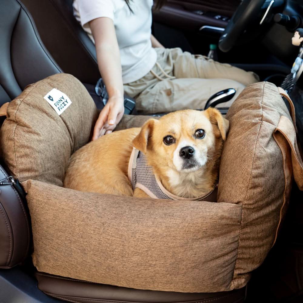 CozyTrail Hundeautositzbett – Sicherheitsgurt, rutschfeste Unterseite, Design mit Erhöhungskissen