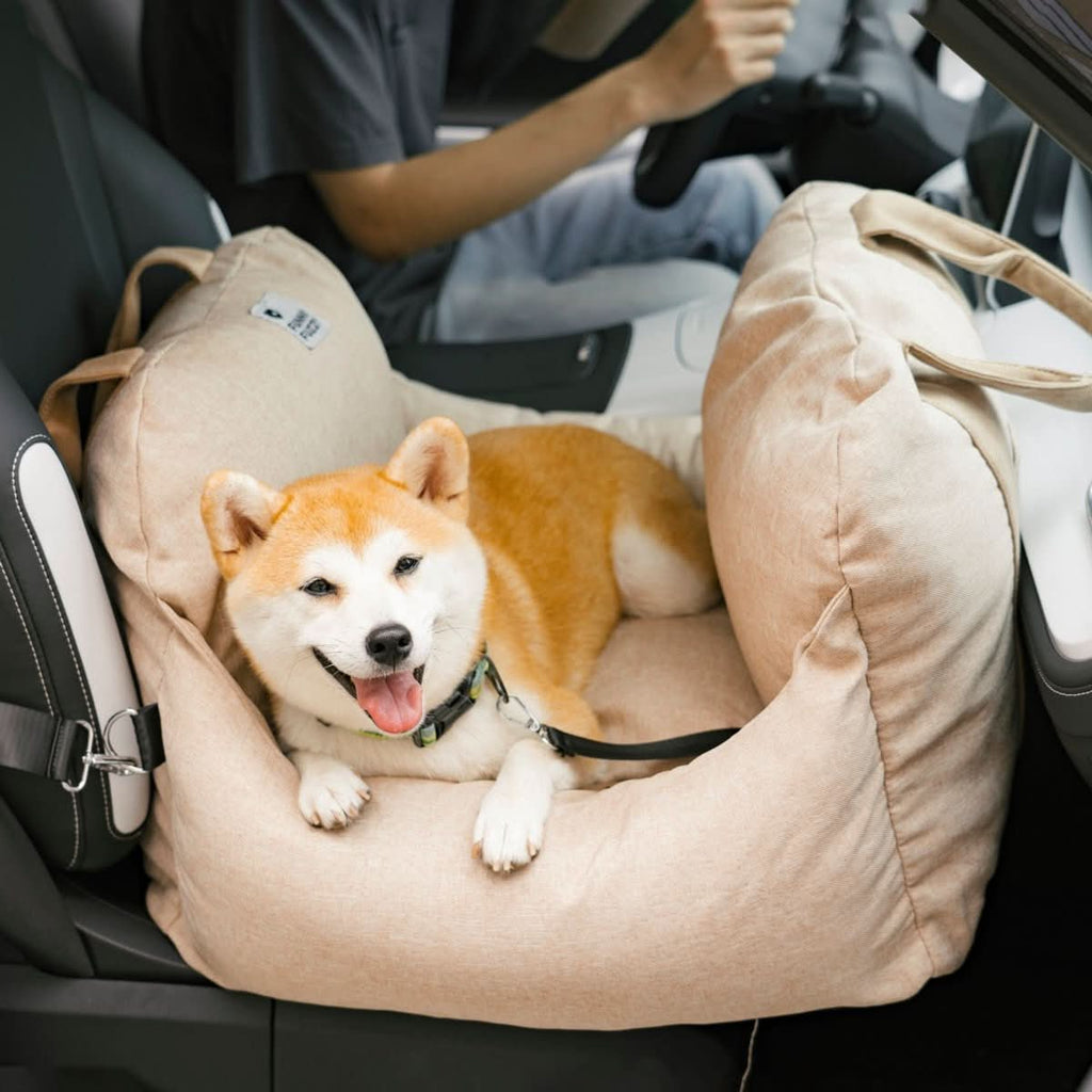 CozyTrail Hundeautositzbett – Sicherheitsgurt, rutschfeste Unterseite, Design mit Erhöhungskissen