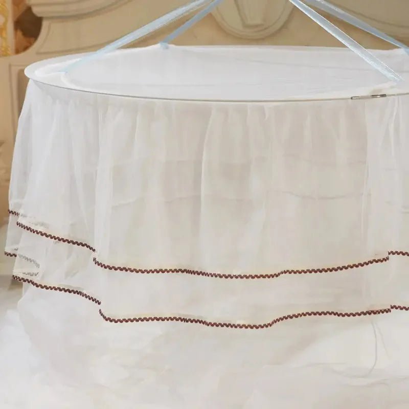 Świecąca kopuła LumaDome z motylami — eleganckie wykończenie baldachimu łóżka z moskitierą