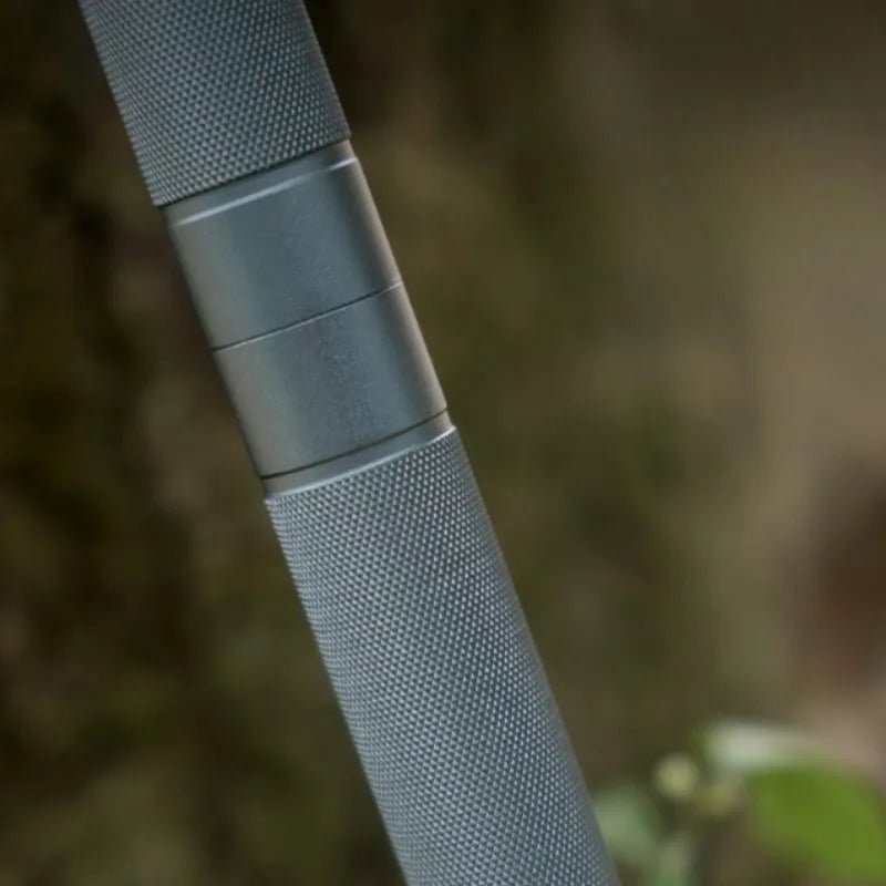 TrailForge Bastones de senderismo de acero inoxidable para acampada — Estructura compacta y resistente
