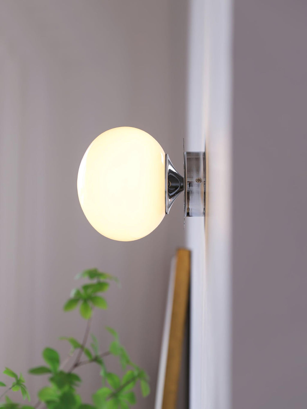 Marshmallow-væglampe i glas og metal | Ventumra
