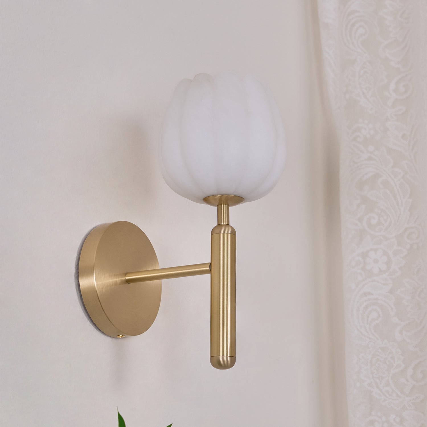 Ralin Alabaster Flowers Wall Lamp | ventumra