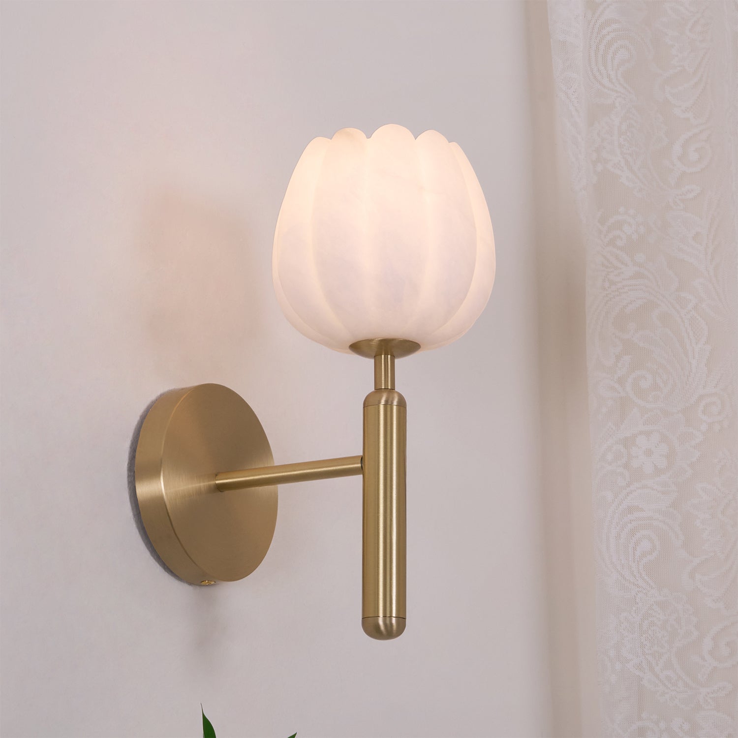 Ralin Alabaster Flowers Wall Lamp | ventumra