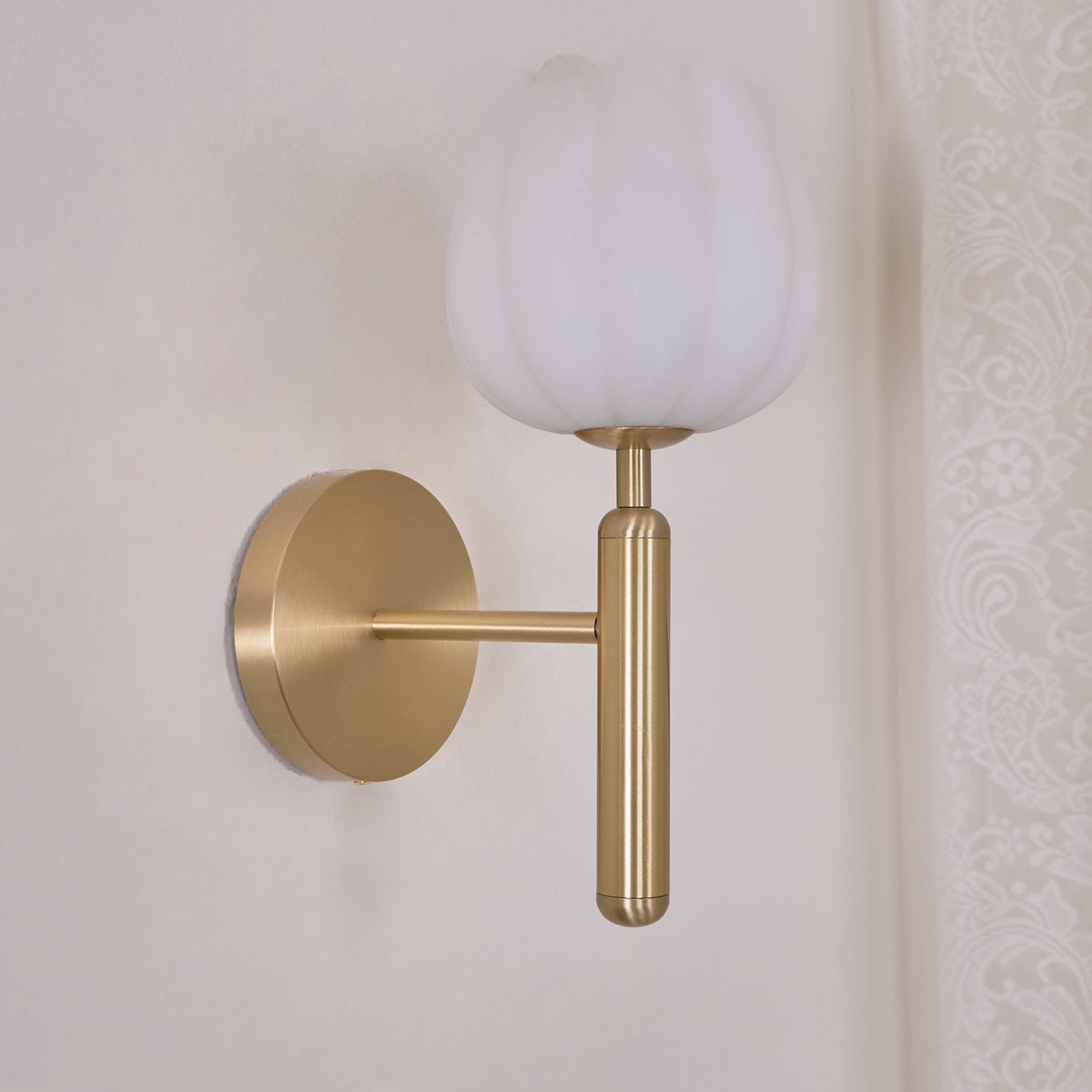 Ralin Alabaster Flowers Wall Lamp | ventumra