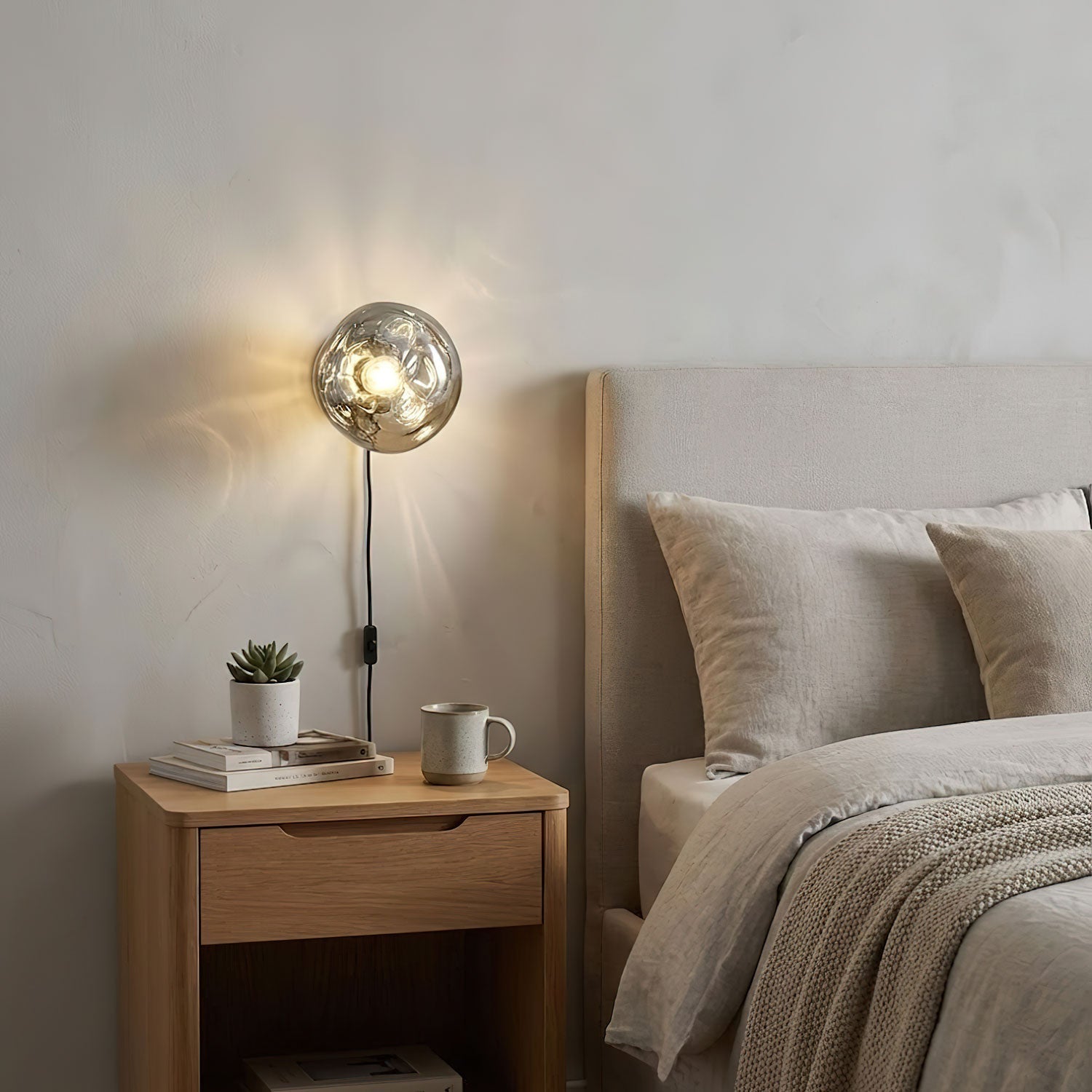 Modern LED Wall Lamp With Chrome Finish And Dual Effect