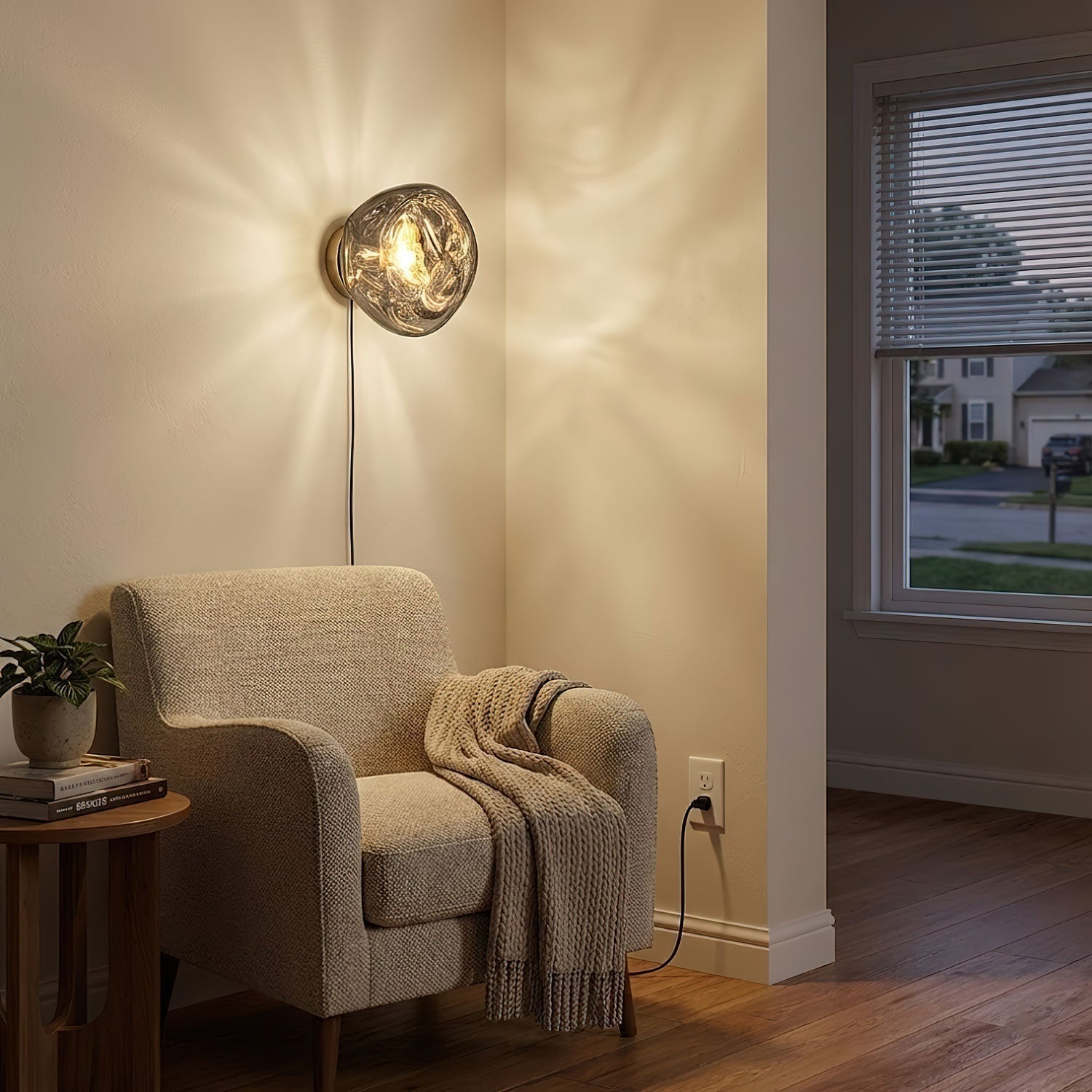 Modern LED Wall Lamp With Chrome Finish And Dual Effect
