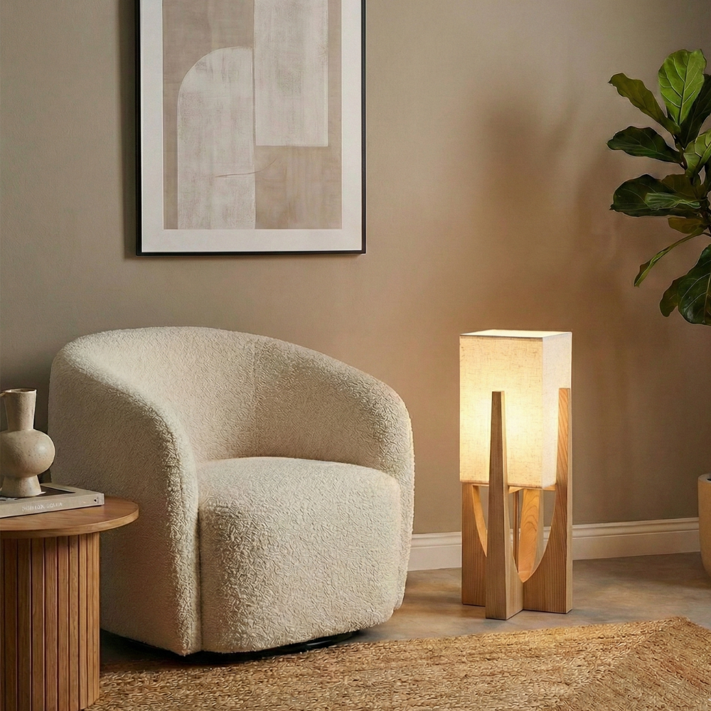 Wabi Sabi Stehlampe mit Stoffschirm und Holzfuß für Wohnzimmer