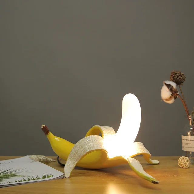 Lunara | Modern Banana-Shaped Lamp For Warm Ambience