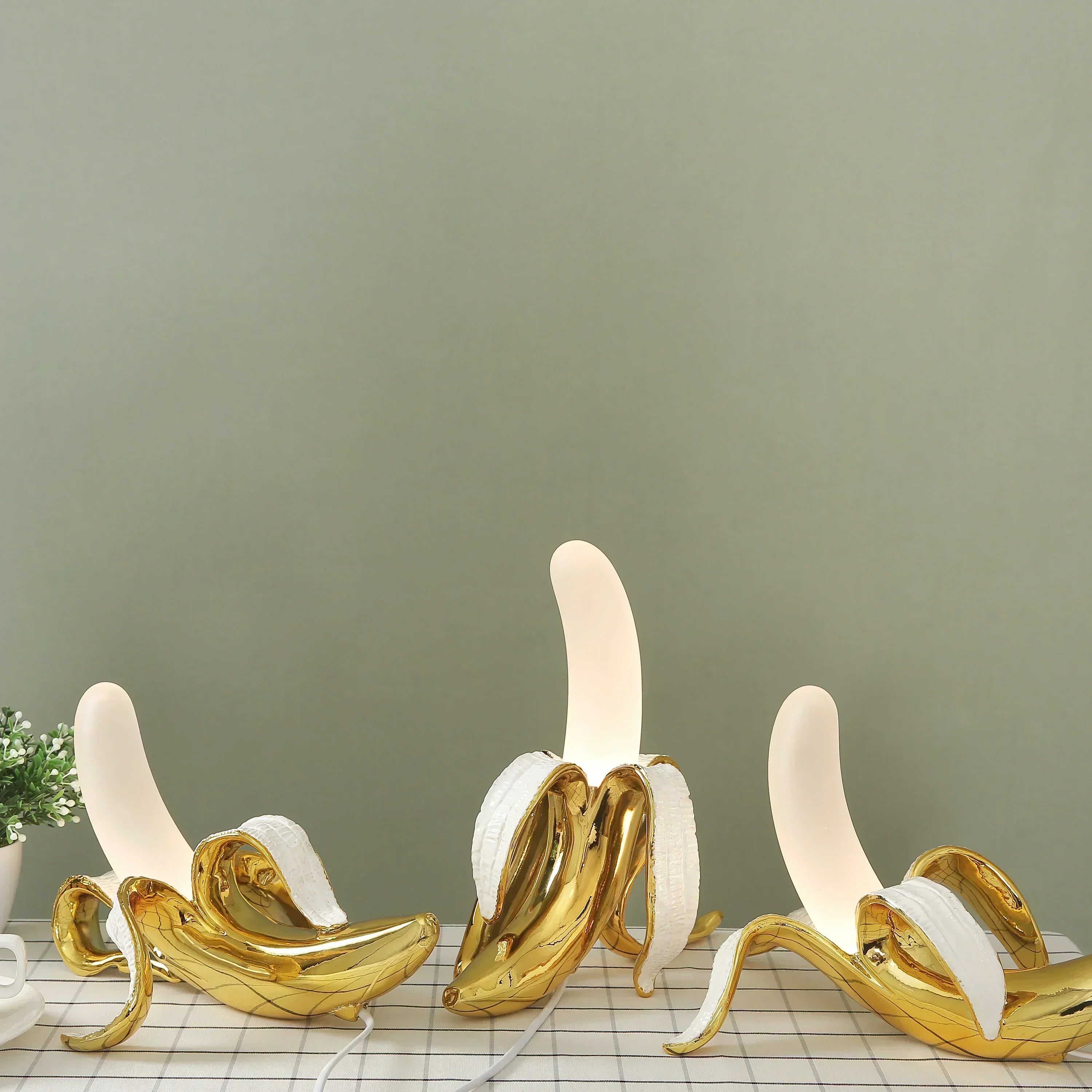 Lunara | Modern Banana-Shaped Lamp For Warm Ambience