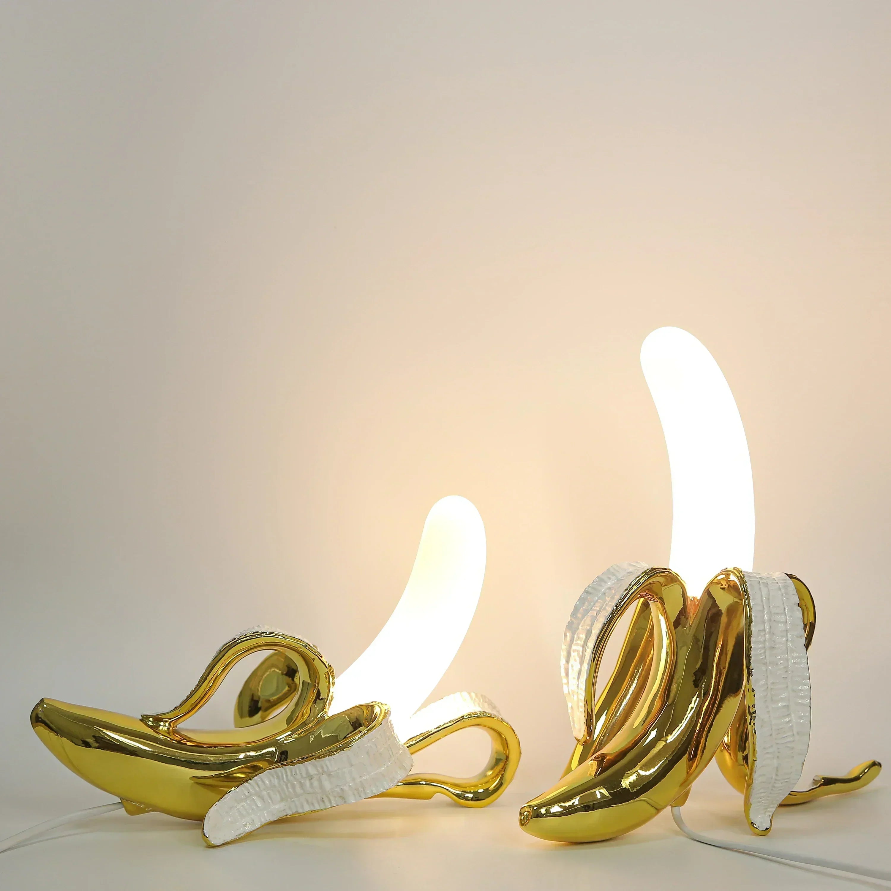Lunara | Modern Banana-Shaped Lamp For Warm Ambience