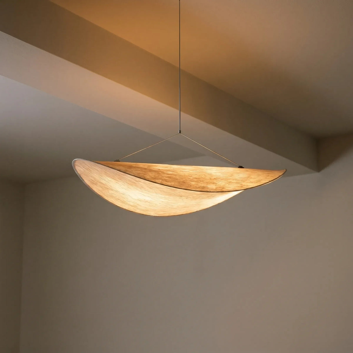 Suspended Minimalist Pendant Light for Overhead Dining Illumination | Ventumra