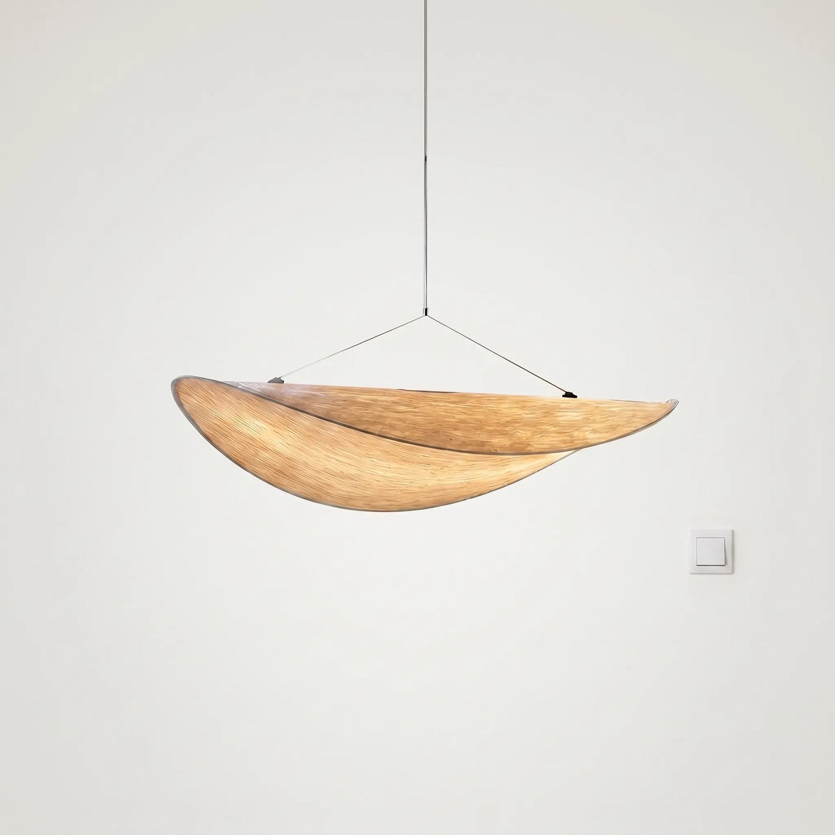 Suspended Minimalist Pendant Light for Overhead Dining Illumination | Ventumra