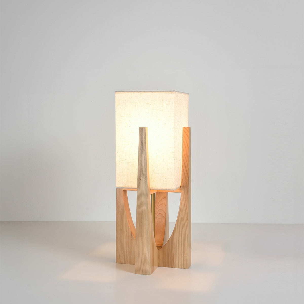 Skulpturell gulvlampe i wabi sabi-stil | Ventumra
