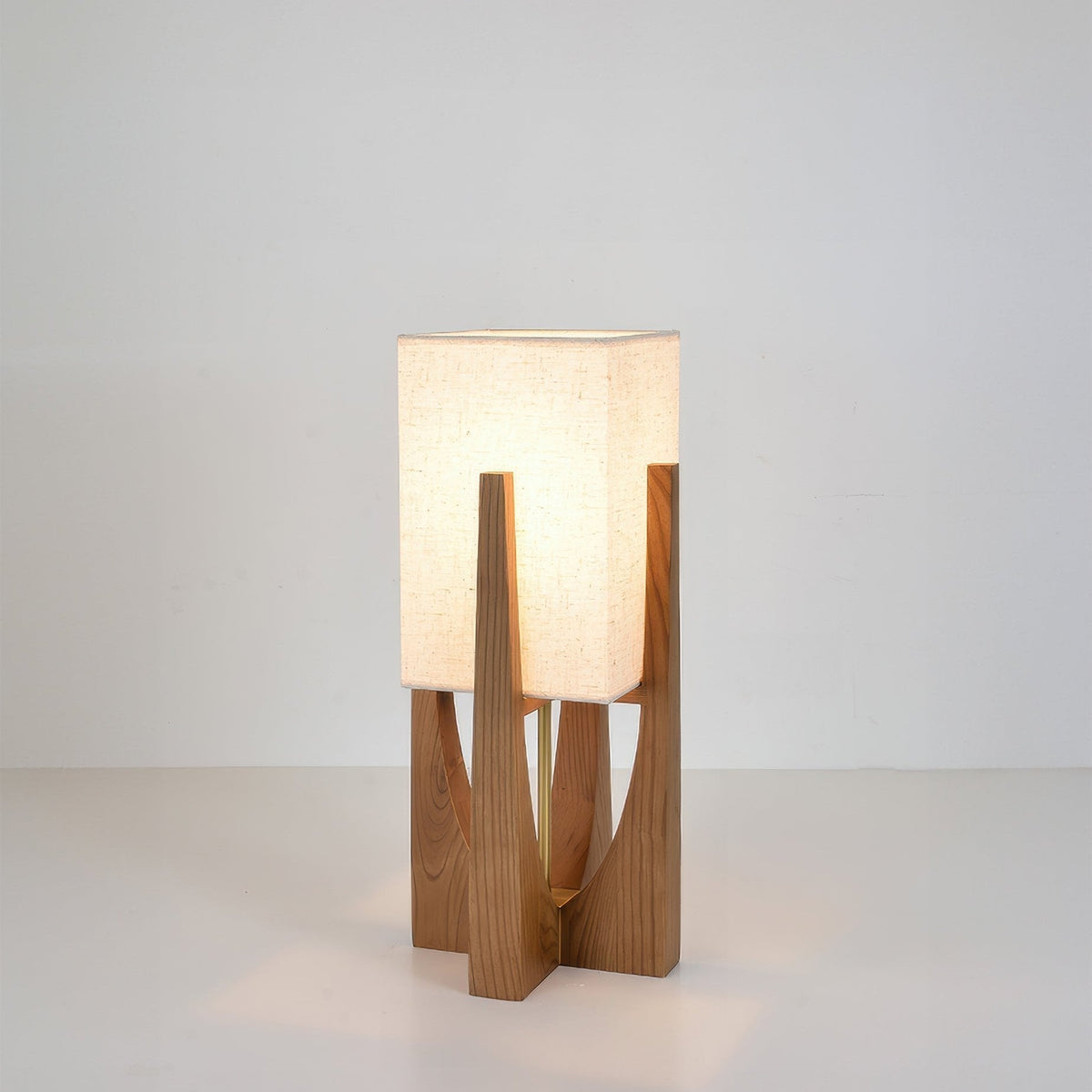 Skulpturell gulvlampe i wabi sabi-stil | Ventumra