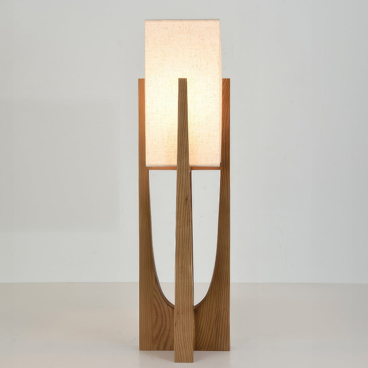 Skulpturell gulvlampe i wabi sabi-stil | Ventumra