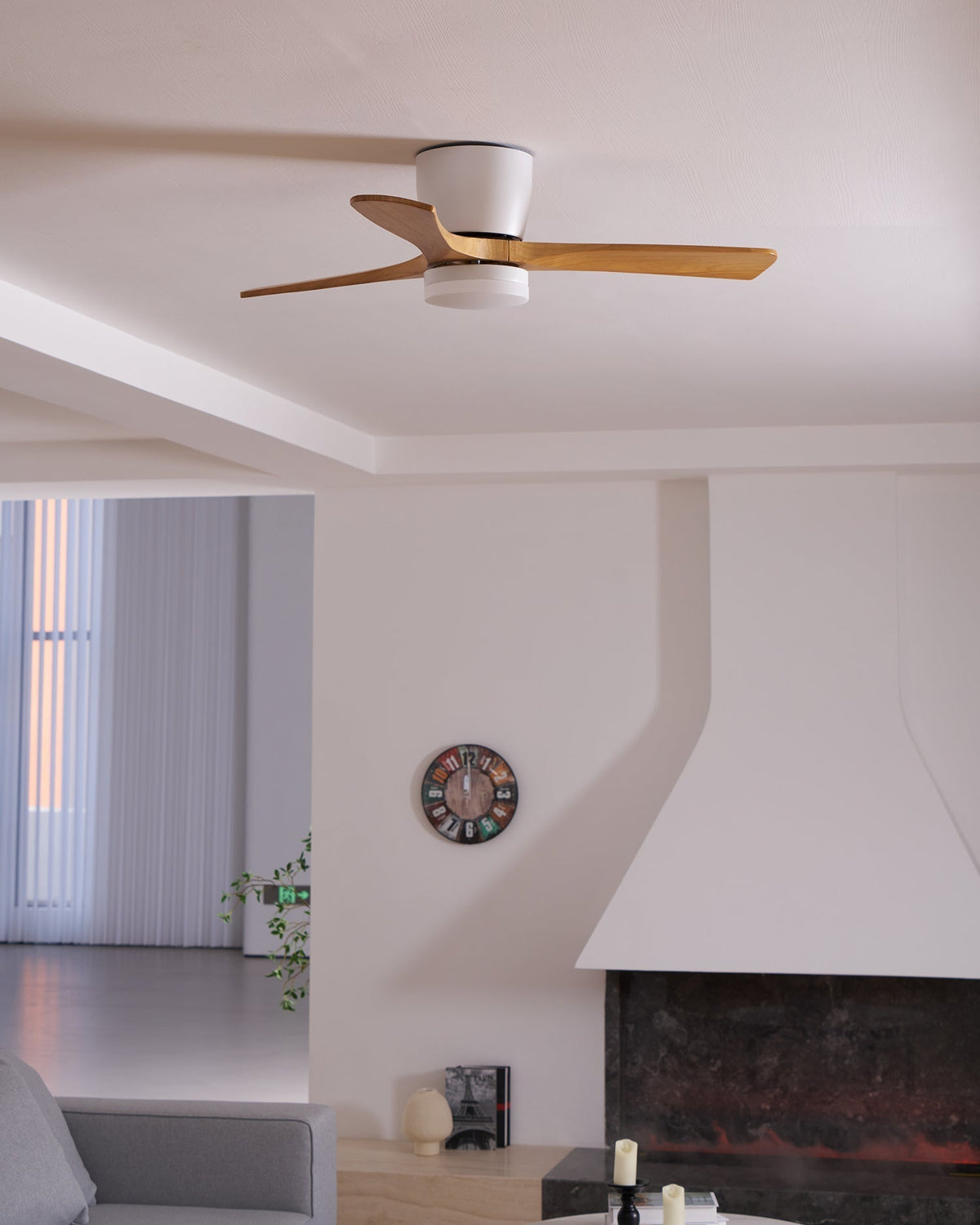 Stropní ventilátor se svítidlem Isben a dřevěnými lopatkami | Ventumra