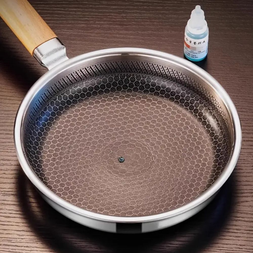 Poêle en acier inoxydable antiadhésive NovaGrip — base à chaleur uniforme, intérieur lisse