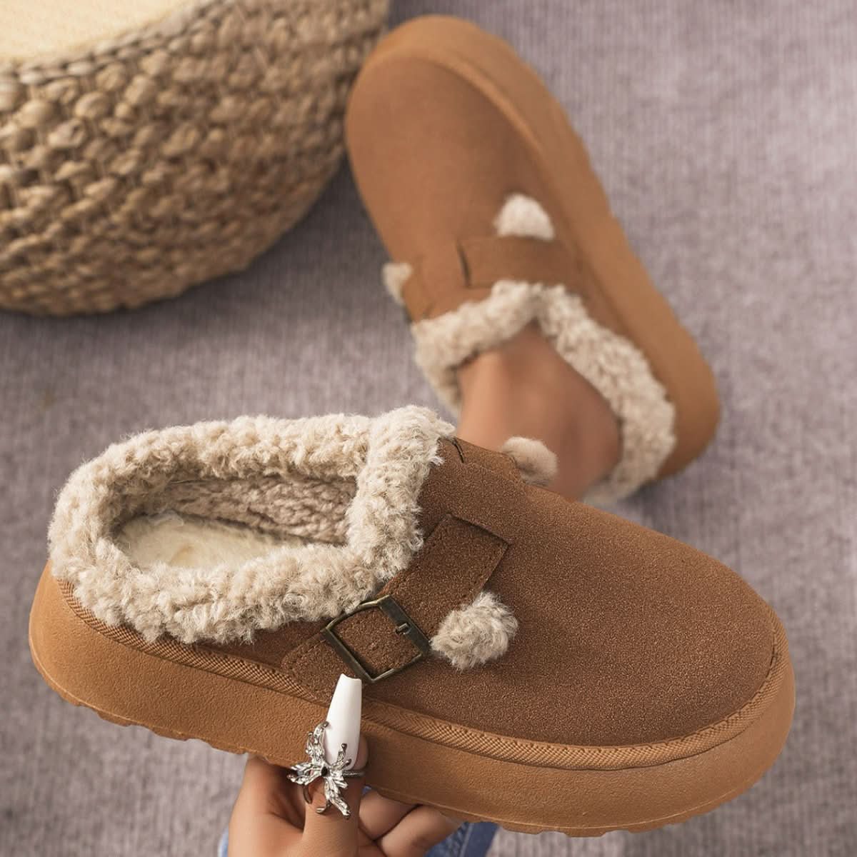 CozyNest-plush-tøfler for kvinner — komfortpolstring, varmt fôr