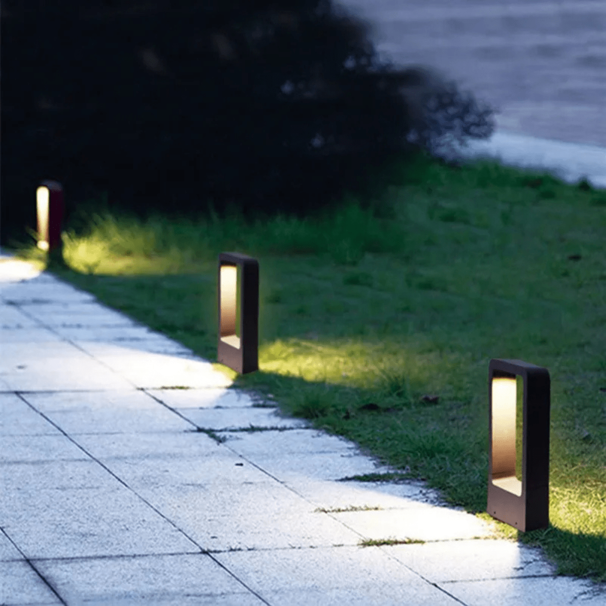 Eleganckie lampy ogrodowe LED GardenGlow do oświetlania ścieżek — ciepłe białe światło, odporne na warunki atmosferyczne