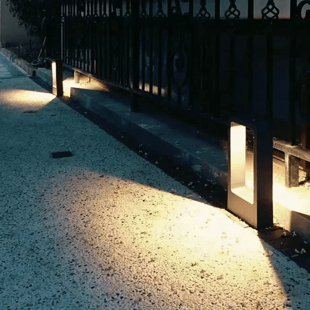 Eleganckie lampy ogrodowe LED GardenGlow do oświetlania ścieżek — ciepłe białe światło, odporne na warunki atmosferyczne