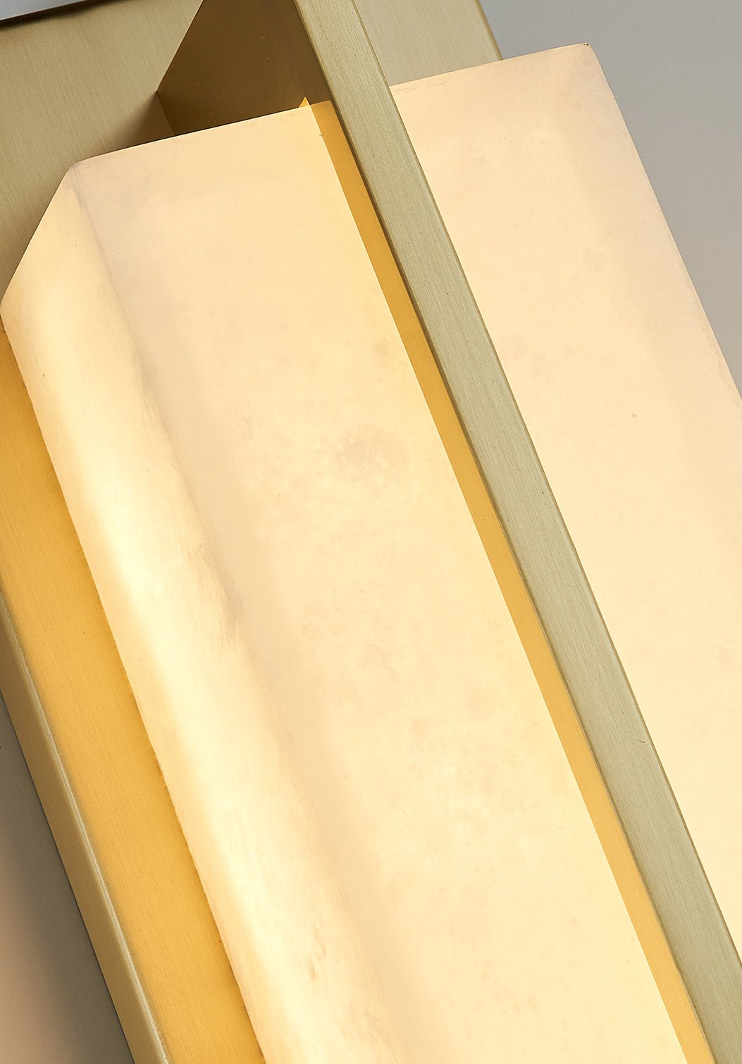 Caspian Alabaster Brass Wall Light | ventumra