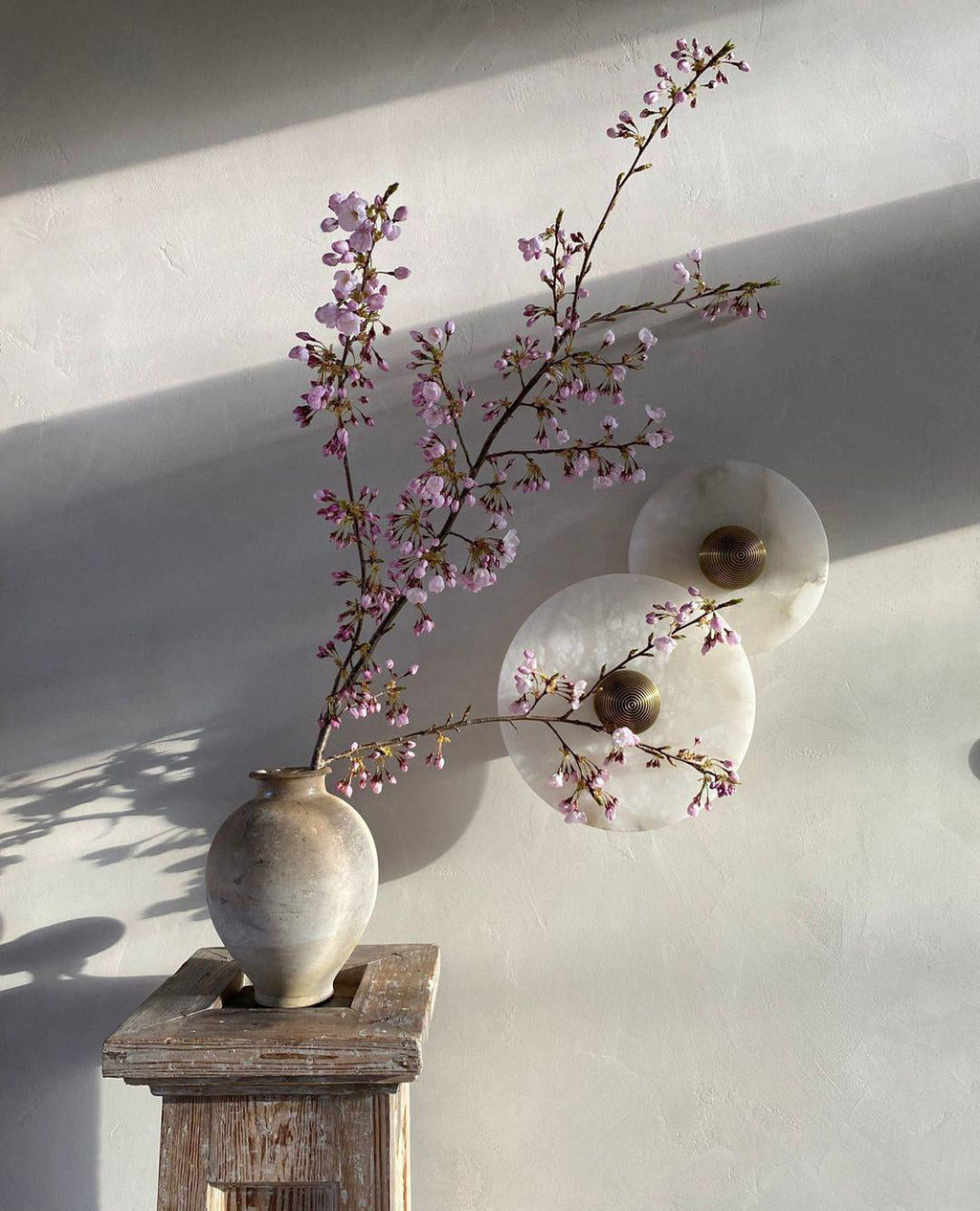 Round Wall Lamp Alabaster Fluted Brass | ventumra