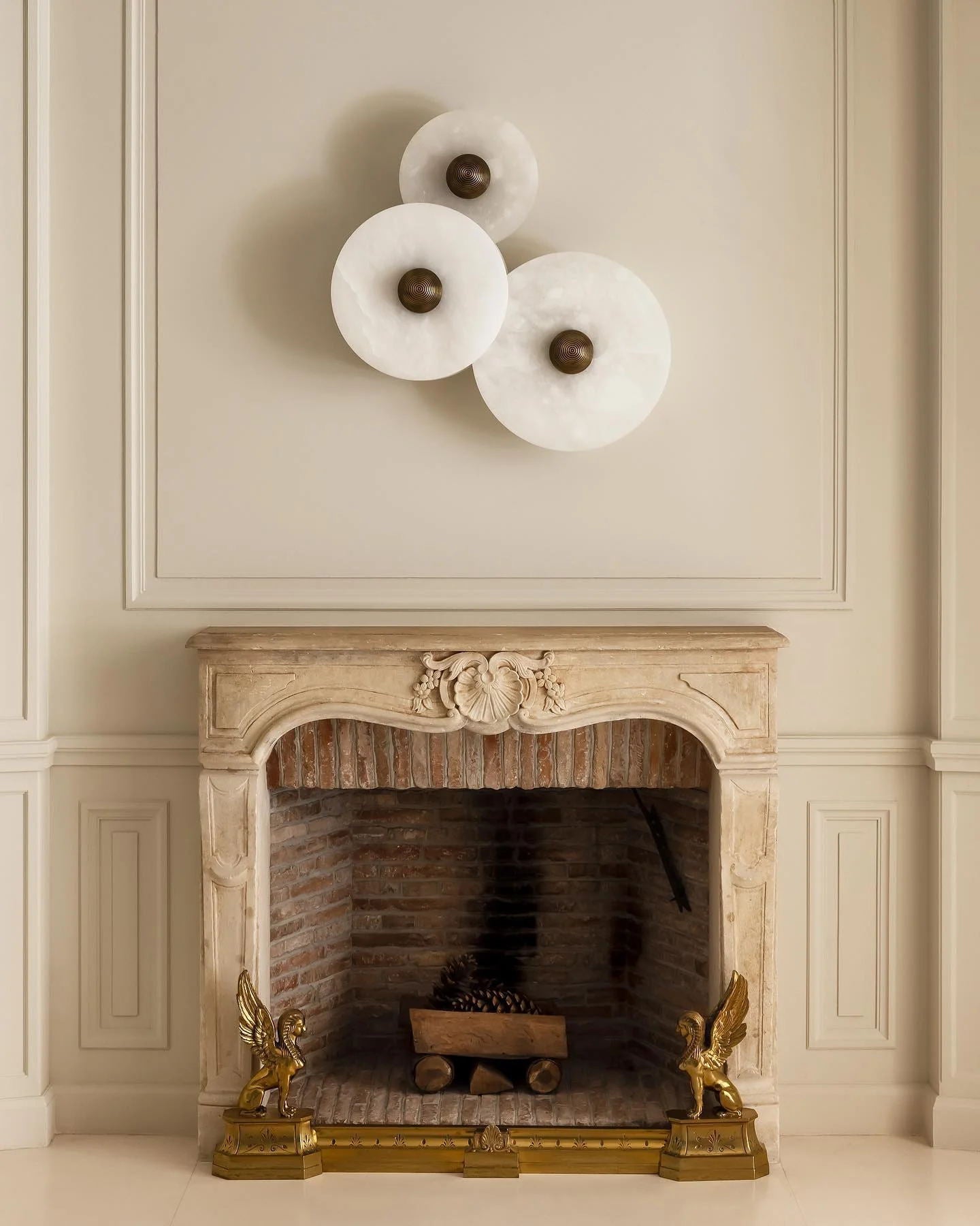 Round Wall Lamp Alabaster Fluted Brass | ventumra