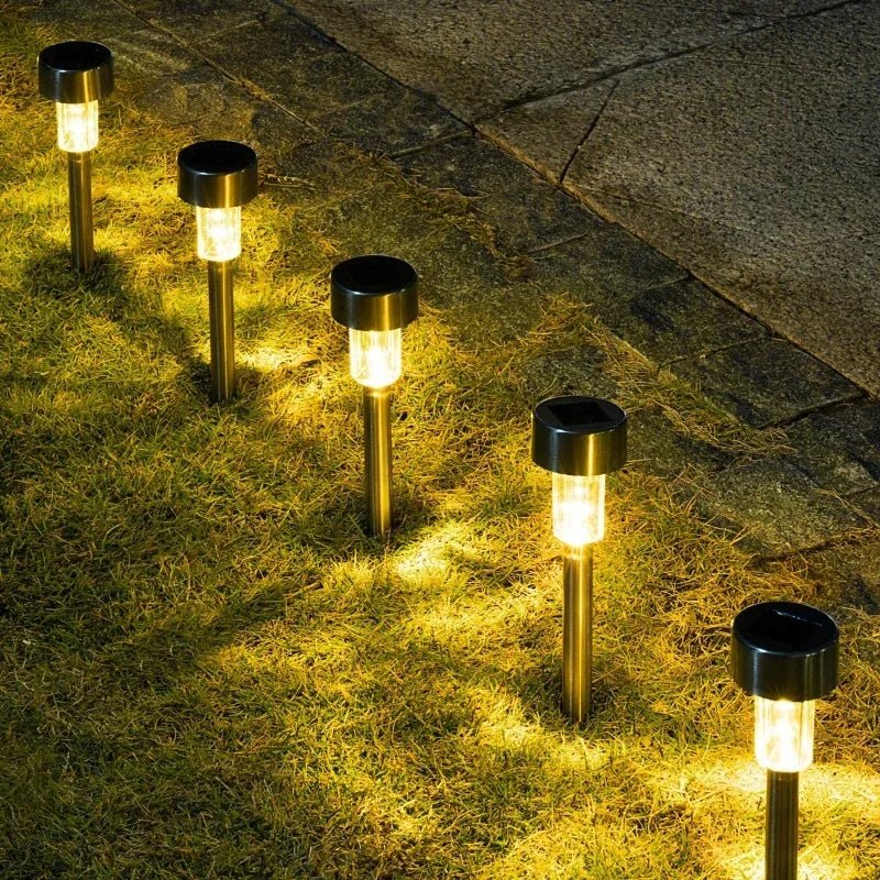 Solar-LED-Gartenlampe — Wetterfest, energieeffizient, integrierter Lichtsensor