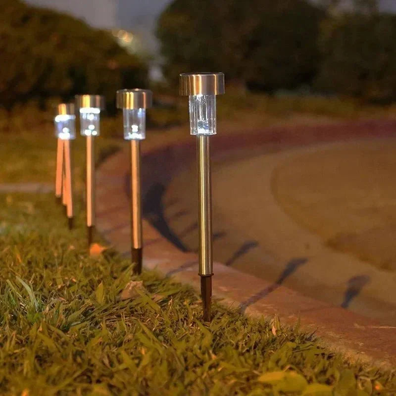 Solar-LED-Gartenlampe — Wetterfest, energieeffizient, integrierter Lichtsensor