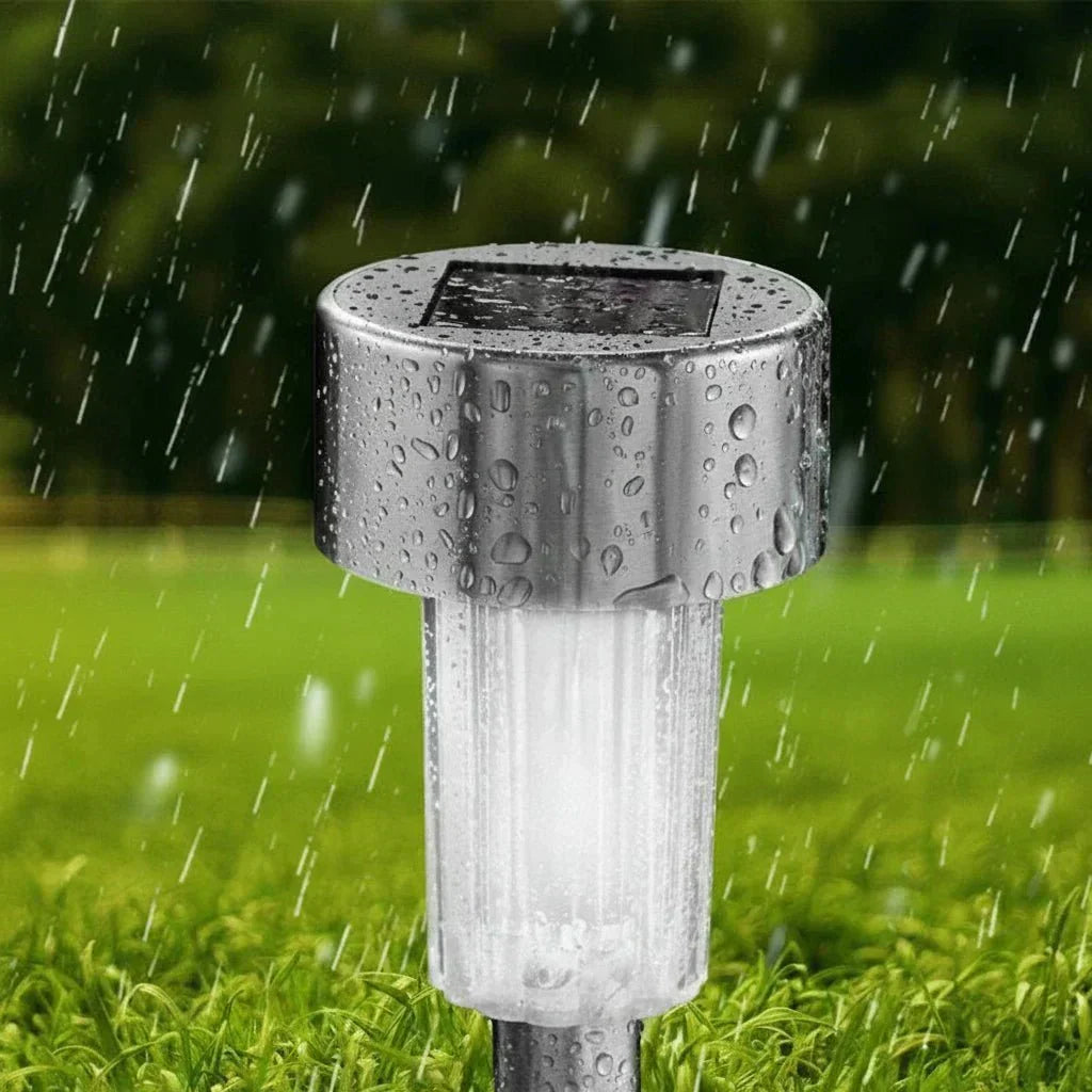 Solar-LED-Gartenlampe — Wetterfest, energieeffizient, integrierter Lichtsensor