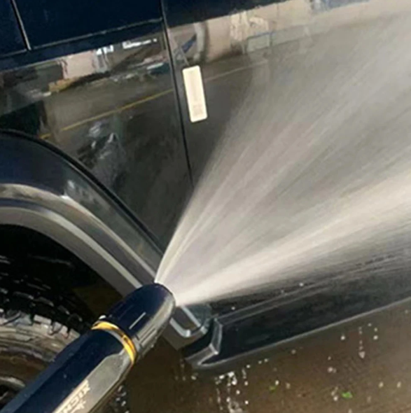 Vysokotlaká vodní stříkací pistole AquaFlex — tryska na zahradní hadici
