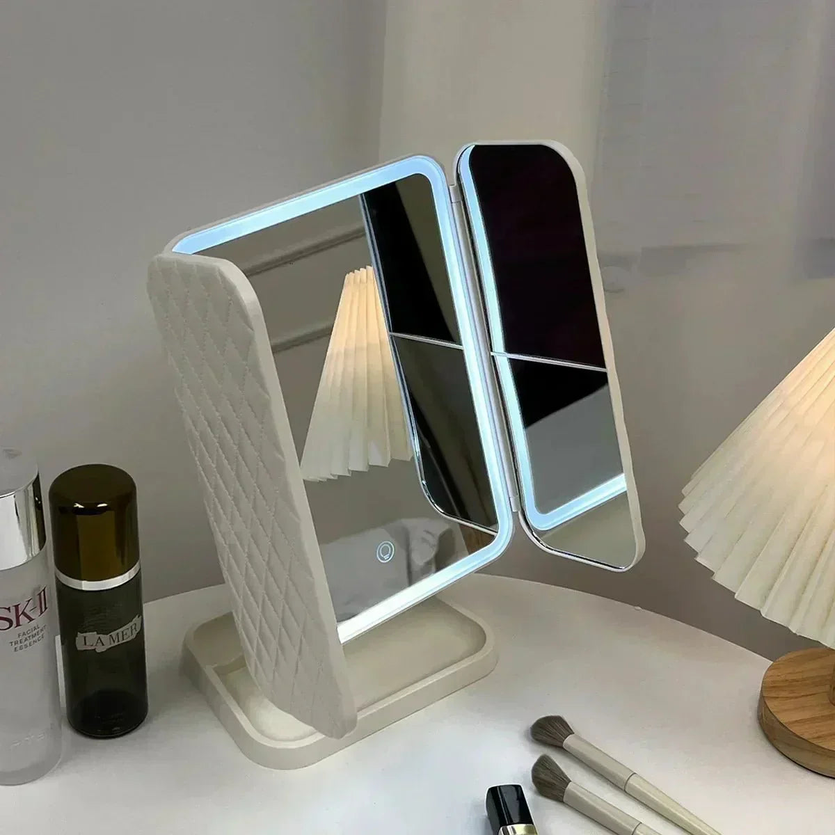 LumiBlend 三面板 LED 镜 — 触控式三色照明