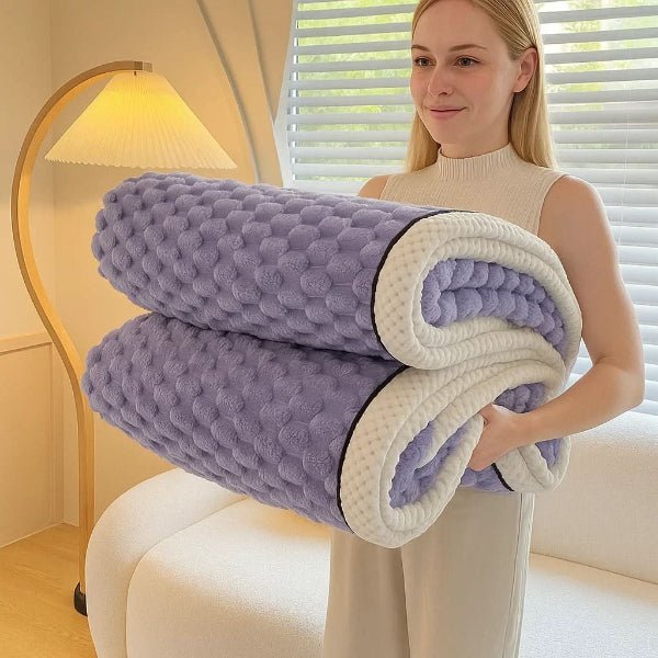 LuxeWeave teksturowany koc dekoracyjny — elegancki wzór w kropki