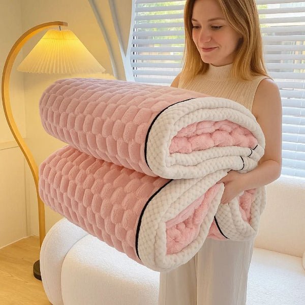 LuxeWeave teksturowany koc dekoracyjny — elegancki wzór w kropki