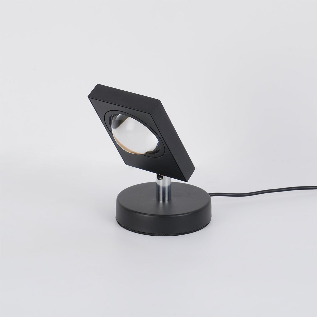 Aperture Lens Table Lamp | Ventumra