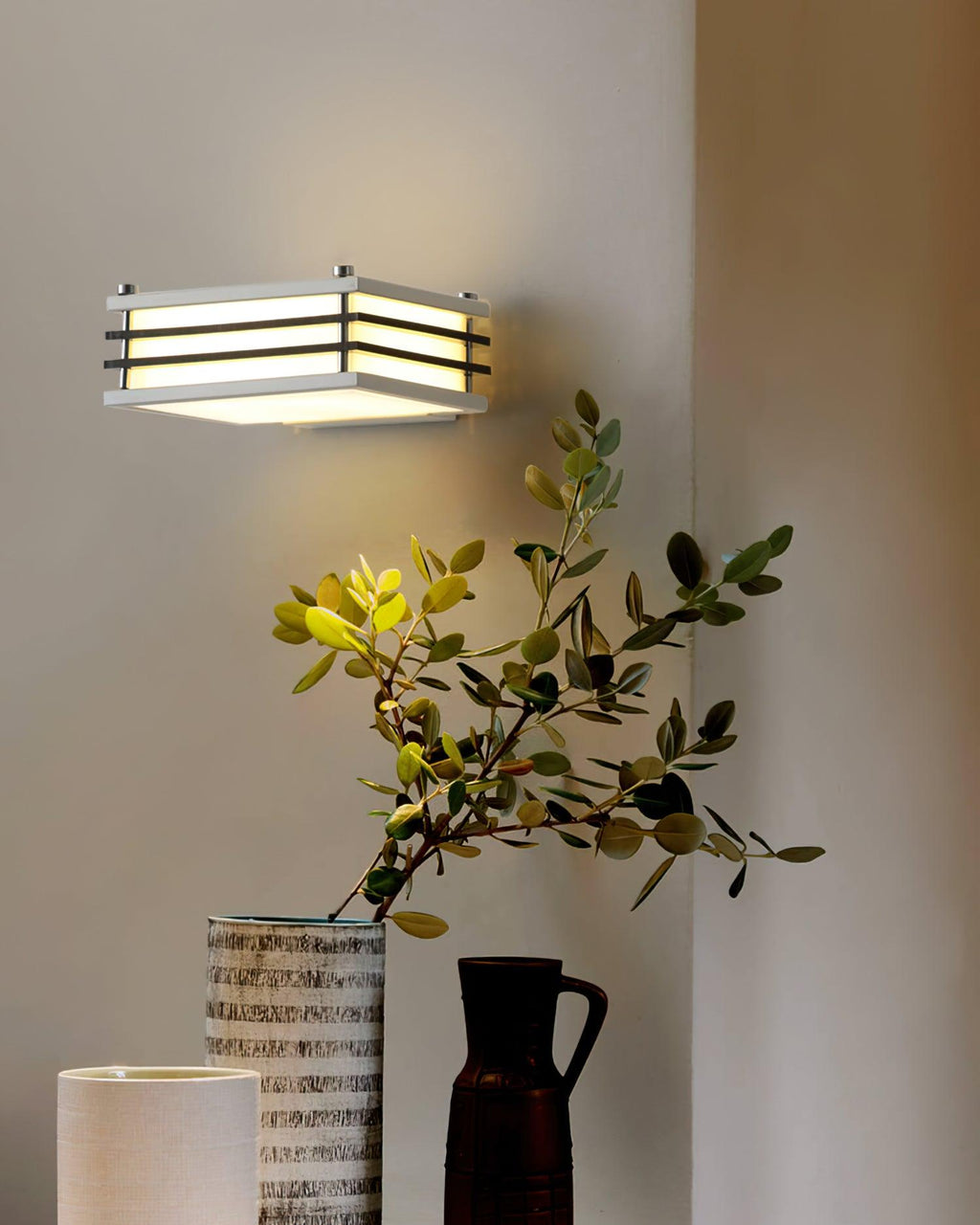 Lyra Minimalist Wall Light | ventumra