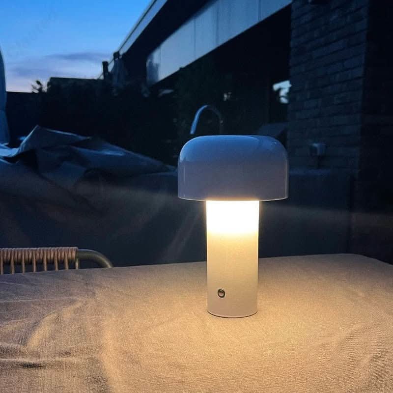מנורת לילה ניידת LumaNova עם USB — תאורה קומפקטית ללא כבל, בקרי מגע, בהירות וגוונים מתכווננים מחמים לקרים