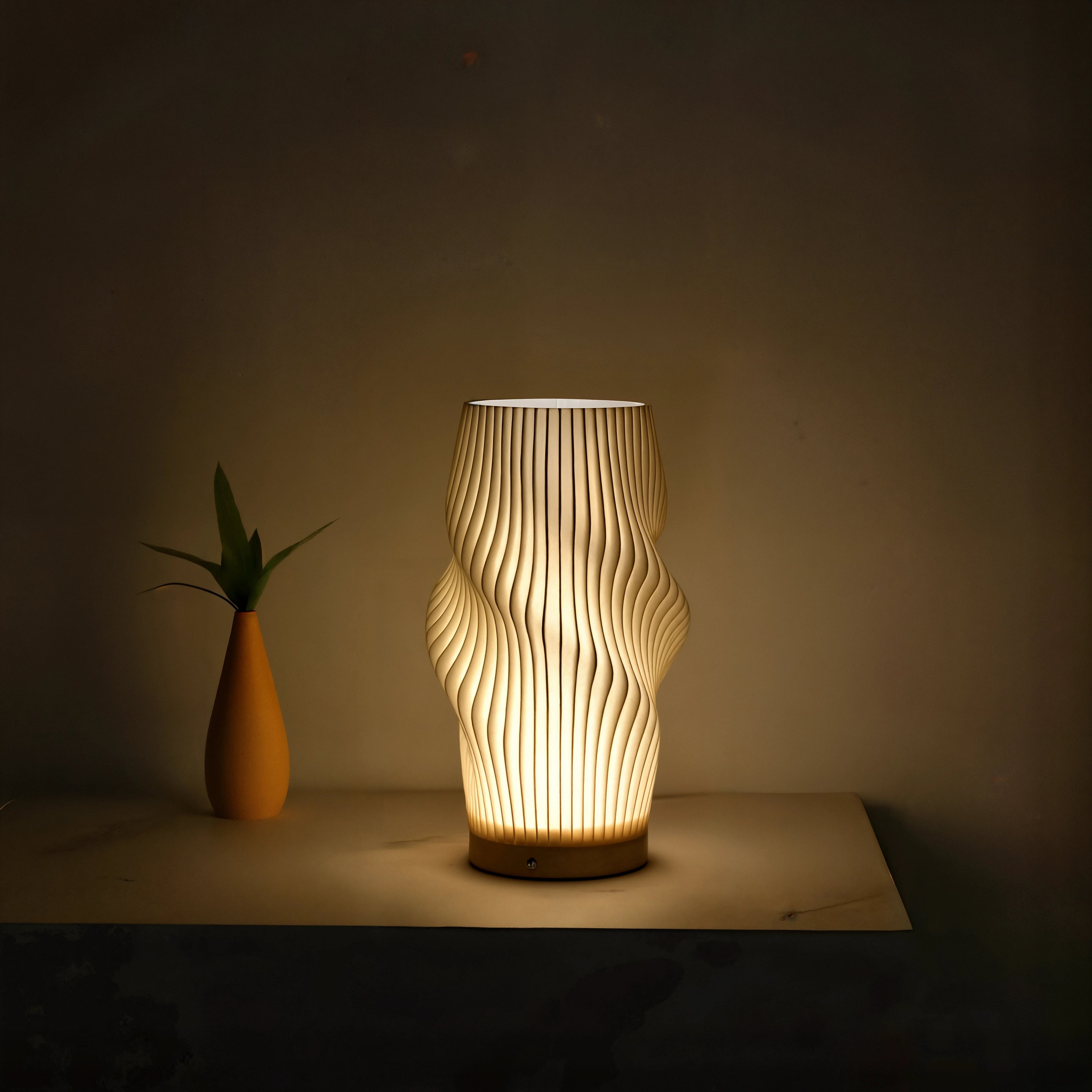 Velo LED-skrivebordslampe med skulpturel silhuet og varmt, stemningsfuldt lys | Ventumra