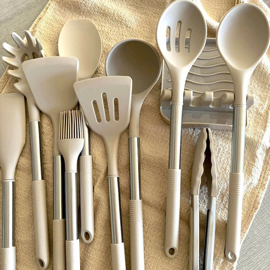 12-teiliges Silikon-Küchenutensilien-Set für hitzebeständiges Kochen mit Antihaftbeschichtung | Ventumra