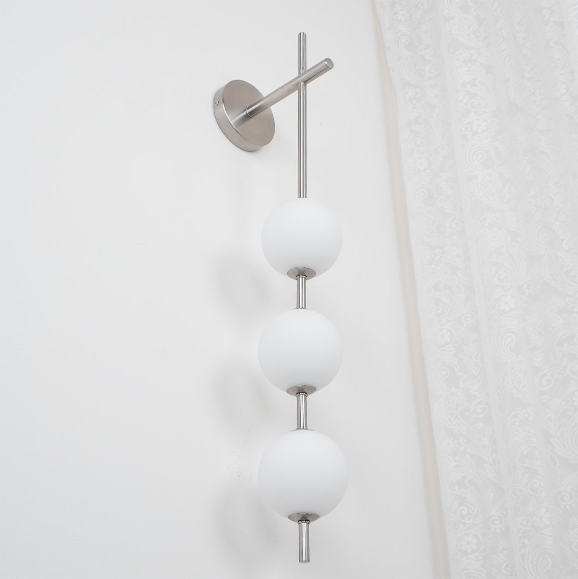 Cerin Vertical Globe Wall Lamp | ventumra