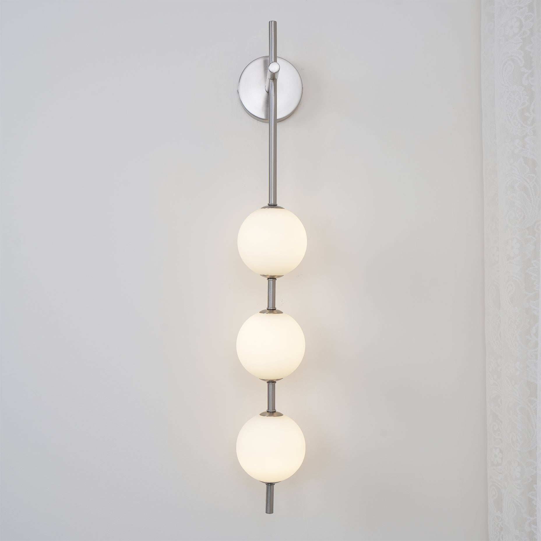 Cerin Vertical Globe Wall Lamp | ventumra