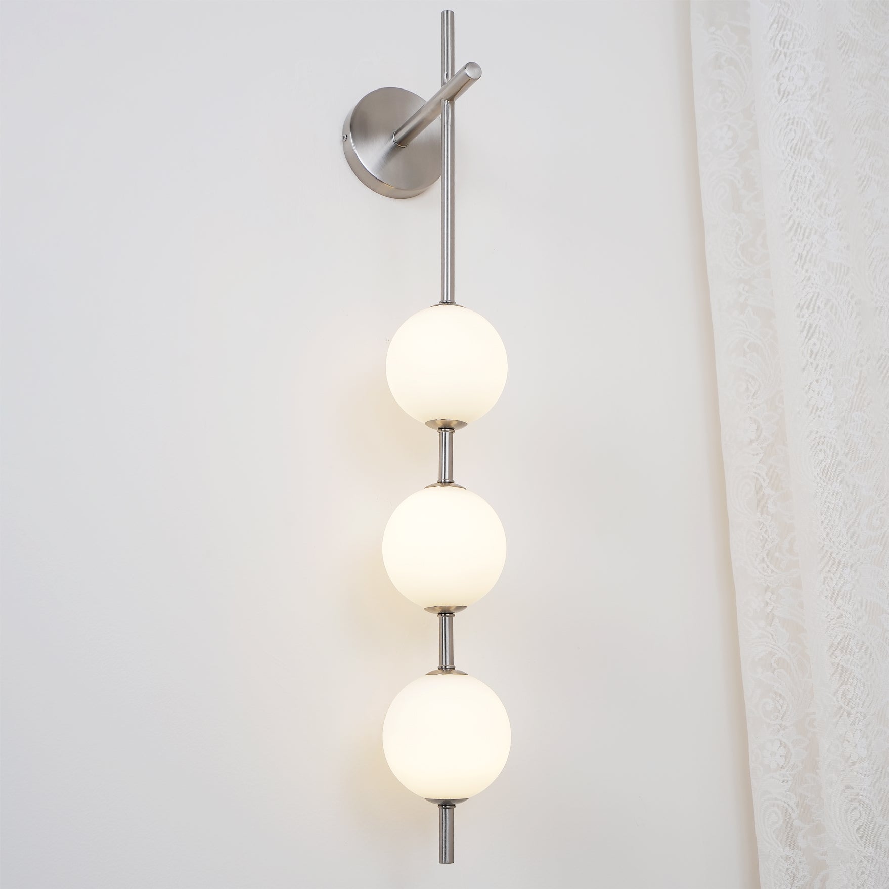 Cerin Vertical Globe Wall Lamp | ventumra